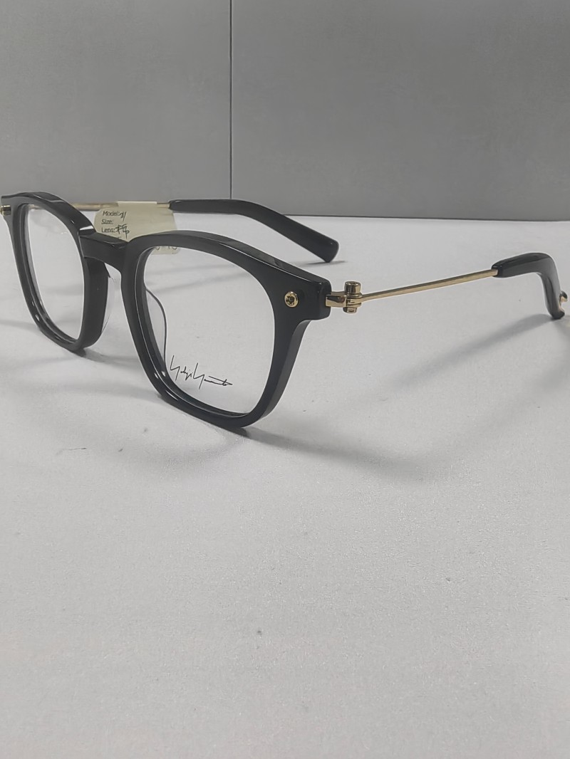 Titanium metal and rubber plate mixed mirror frame